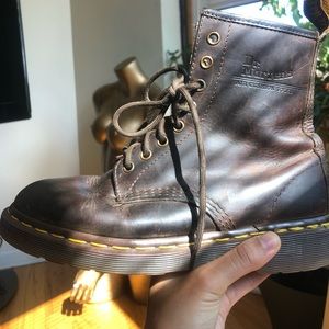 Vintage brown leather doc martens W6